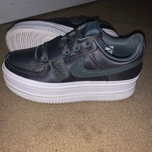 Nike Vandal 2k platform sneaker size 10.5